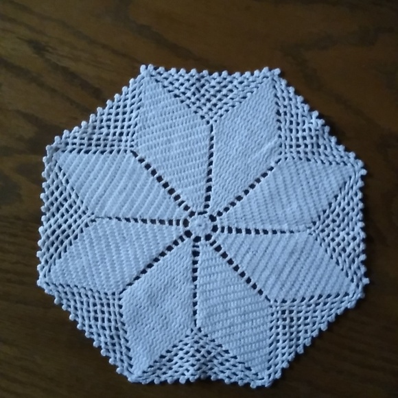 Vintage hand crocheted doily.  Approx 10 inches. - Picture 3 of 8